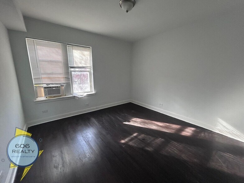 Building Photo - 7348 N Damen Ave