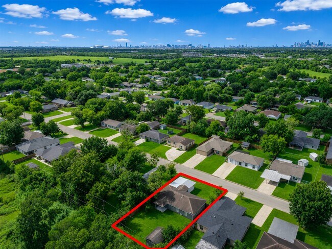 Building Photo - 4930 Holloway Dr