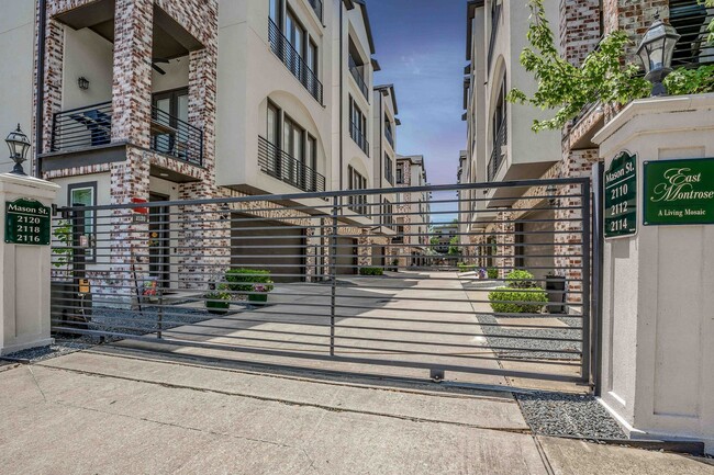 Building Photo - Luxury End Unit Rental with Elevator, Downtown Views, and Sky Deck ($150 off the second month!)