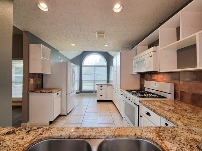 Building Photo - 14407 Sun Harbor Dr