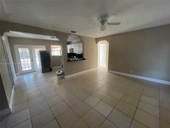 Building Photo - 1810 SW 64th Ter