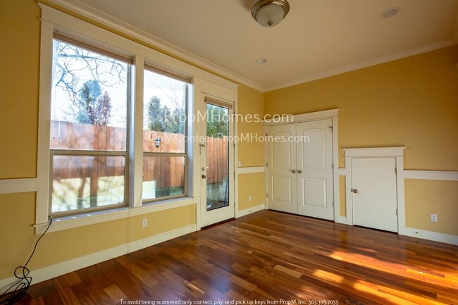 Building Photo - Gorgeous Humboldt Two Bedroom Townhouse In North Portland!