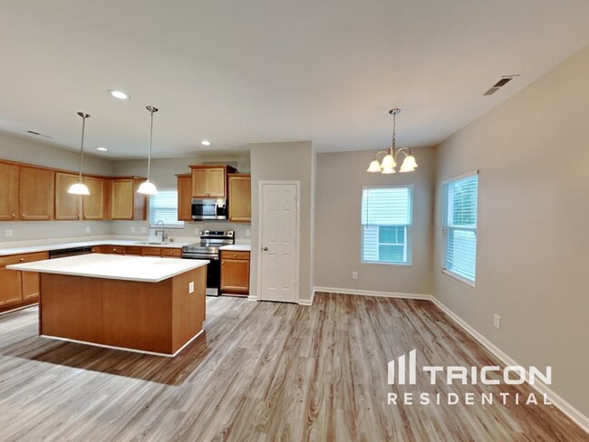 Building Photo - 570 Clear Meadow Dr
