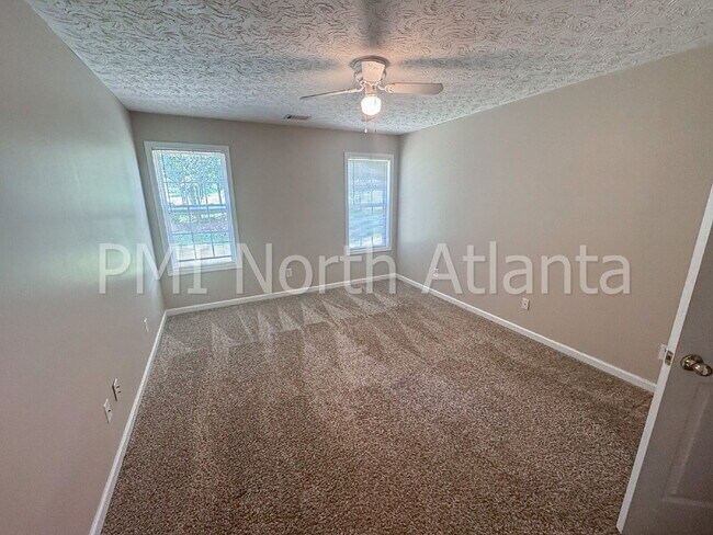 Building Photo - Ranch Style Living! All one floor!
