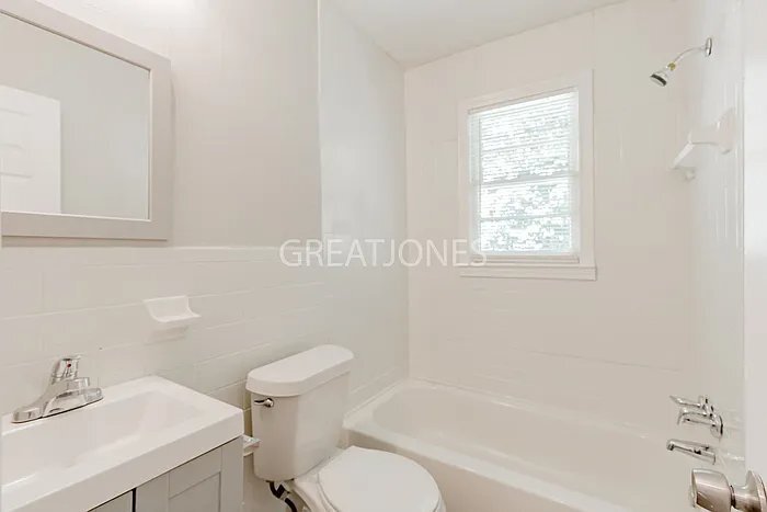 Building Photo - 928 Perry Dr