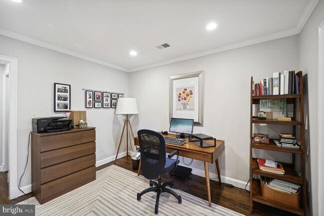 Building Photo - 4373 Westover Pl NW