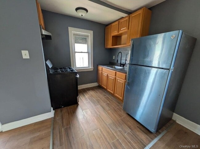 Building Photo - 205-11 110th Ave