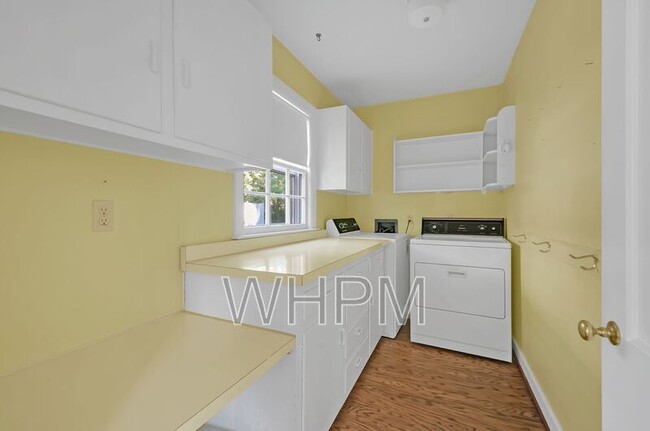 Building Photo - 1000 Chancery Ln