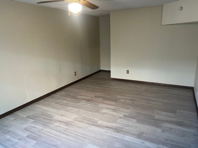 Building Photo - Longfellow