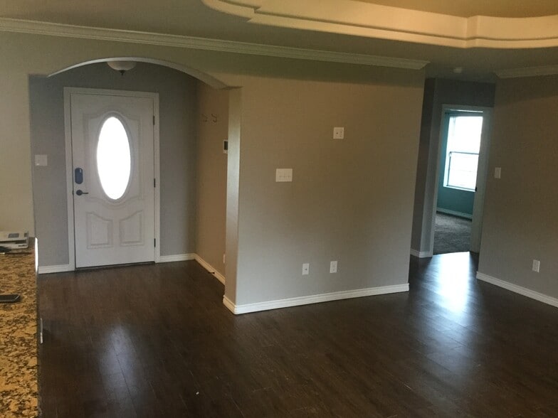 Entryway - 2909 Alice Ln