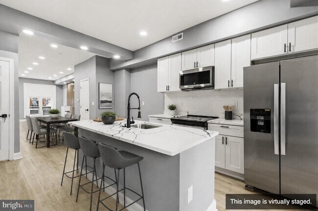 Building Photo - 1651 Darley Ave