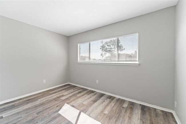 Building Photo - 703 Brookford Dr