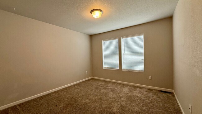 Building Photo - Move in ready on Birmingham!