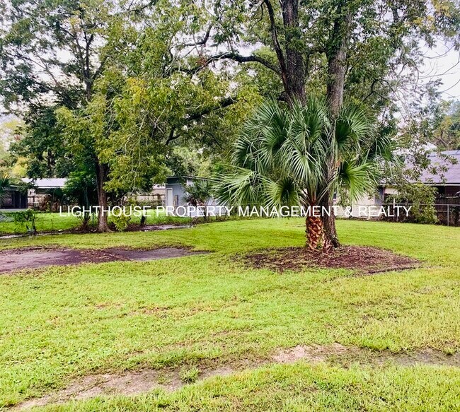 Building Photo - Beautiful Allendale Home With Large Fenced Yard