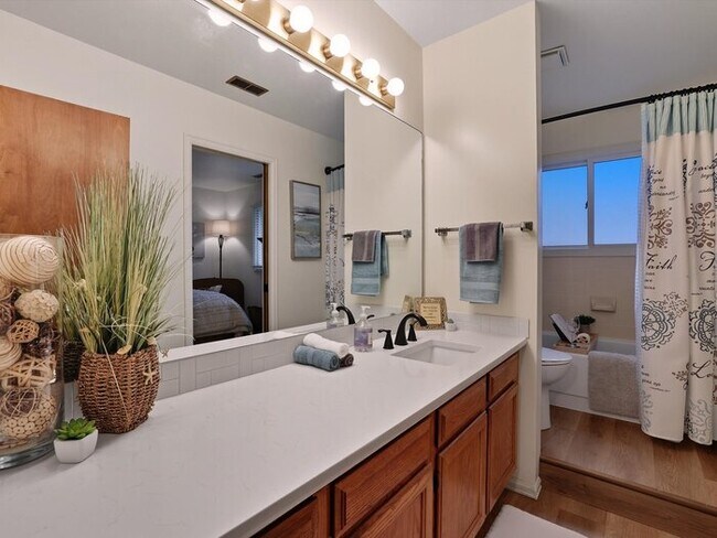 Building Photo - 1470 Vondelpark Dr