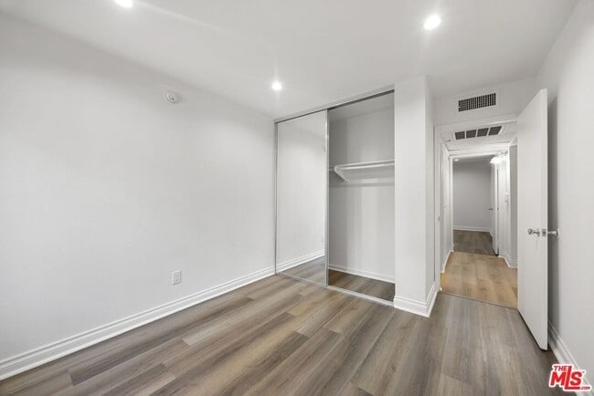 Building Photo - 18350 Hatteras St