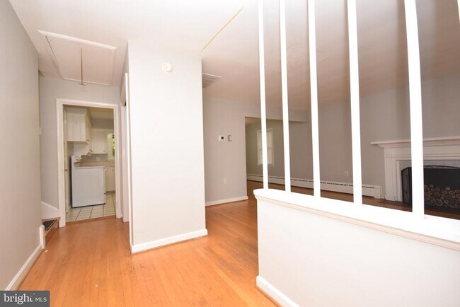 Primary Photo - 204 W Locust St
