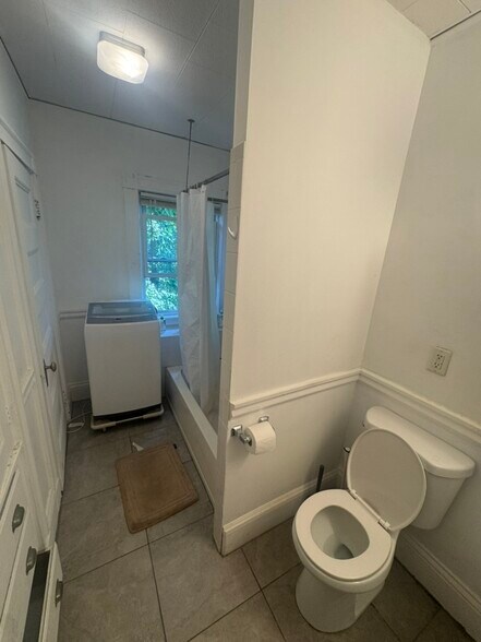 Building Photo - 582 Cambridge St