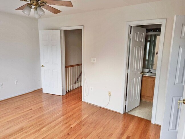 Building Photo - Beautiful home with 2 MBRs, 1-car garage.
