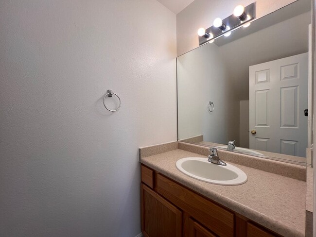 Building Photo - 665 Starlite Dr