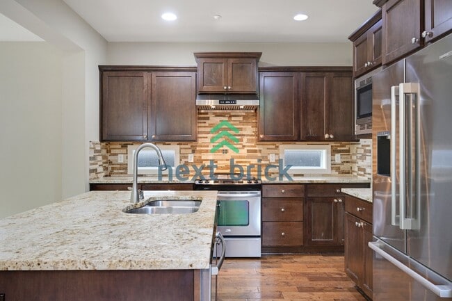 Building Photo - "Charming 4-Bedroom Retreat in Redmond: Spacious 2,540 Sq Ft Home with 2.5 Baths!"
