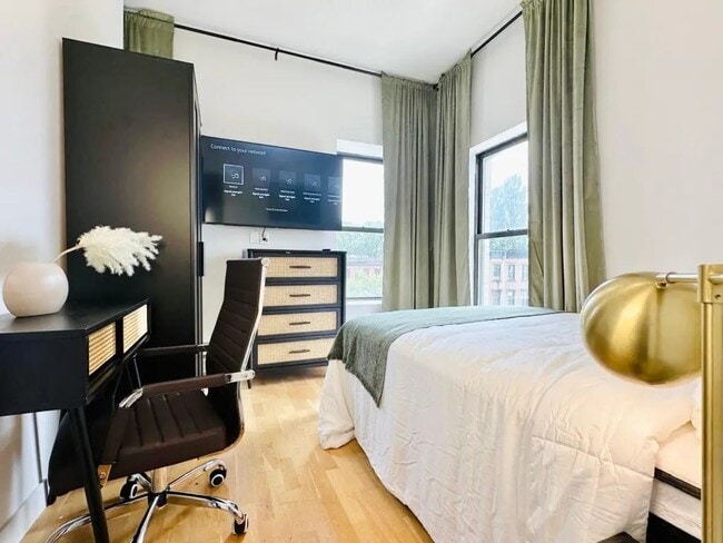 Building Photo - Furnished room/NOT APARTMENT