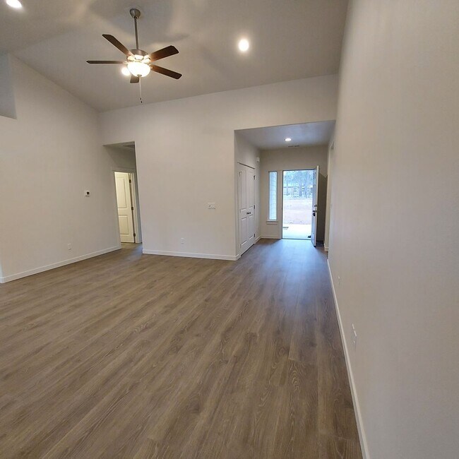 Building Photo - 17026 Kasserman Dr