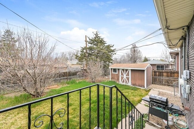 Building Photo - Spacious 2-Bedroom Single-Family with Mode...