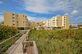 Building Photo - Villa Vista Condo

Available June 1st - December 31st 2026
