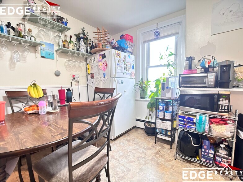 Building Photo - 132 Emerson St