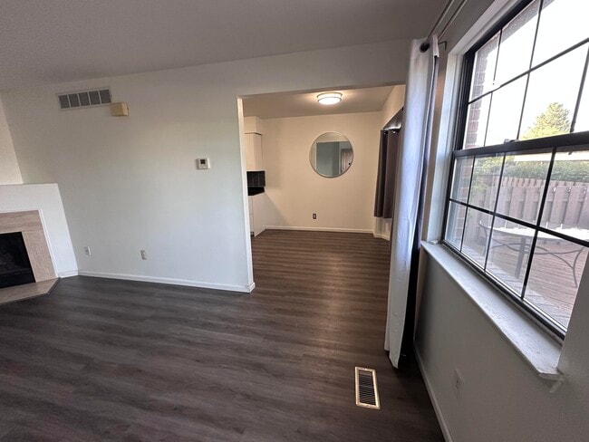 Building Photo - 1891 Vine Way Dr