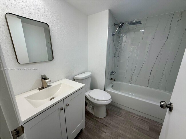 Building Photo - 8735 Ramblewood Dr