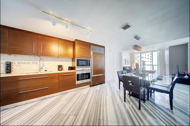 Building Photo - 485 Brickell Ave