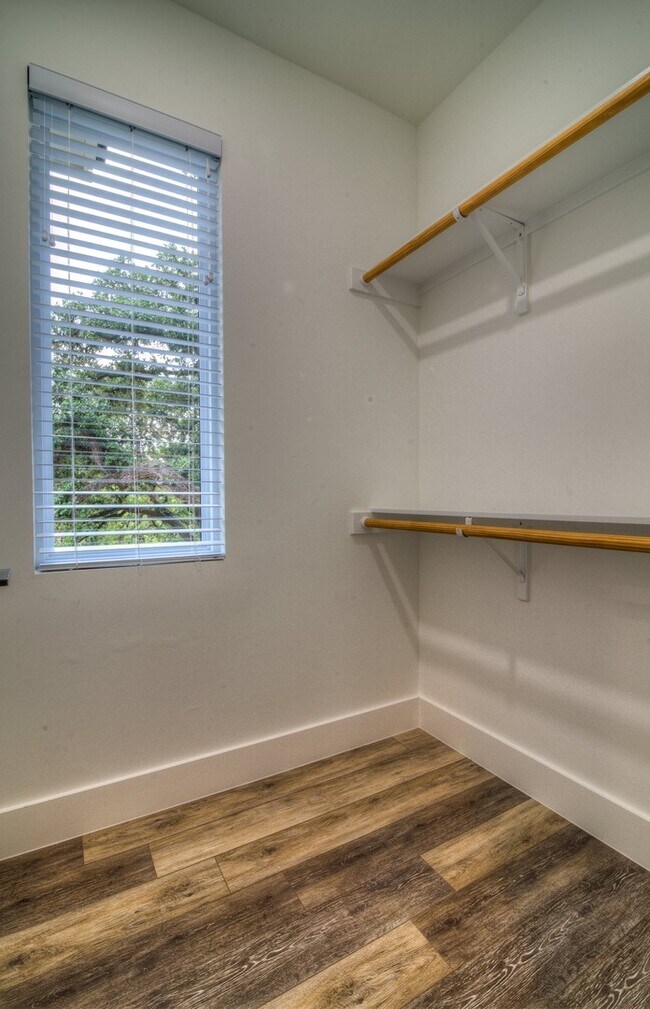 Building Photo - 3111 Walling Dr