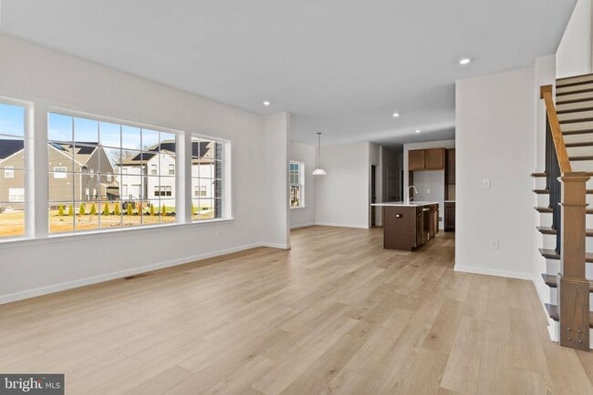 Building Photo - 32 Pamela Dr