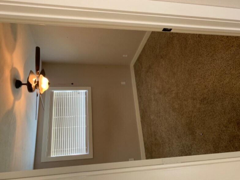 Building Photo - 310 Elaine Dr