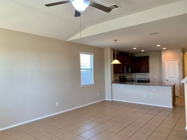 Building Photo - Spacious 5 Bedroom Home in Reserve at Westcreek