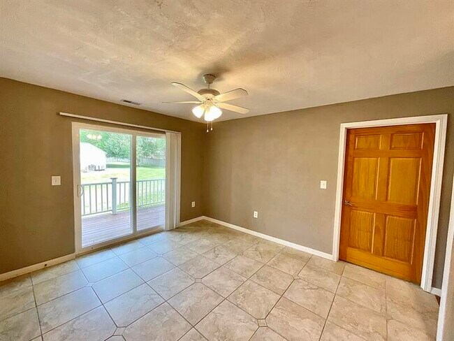 Building Photo - 819 Elm Way Ct