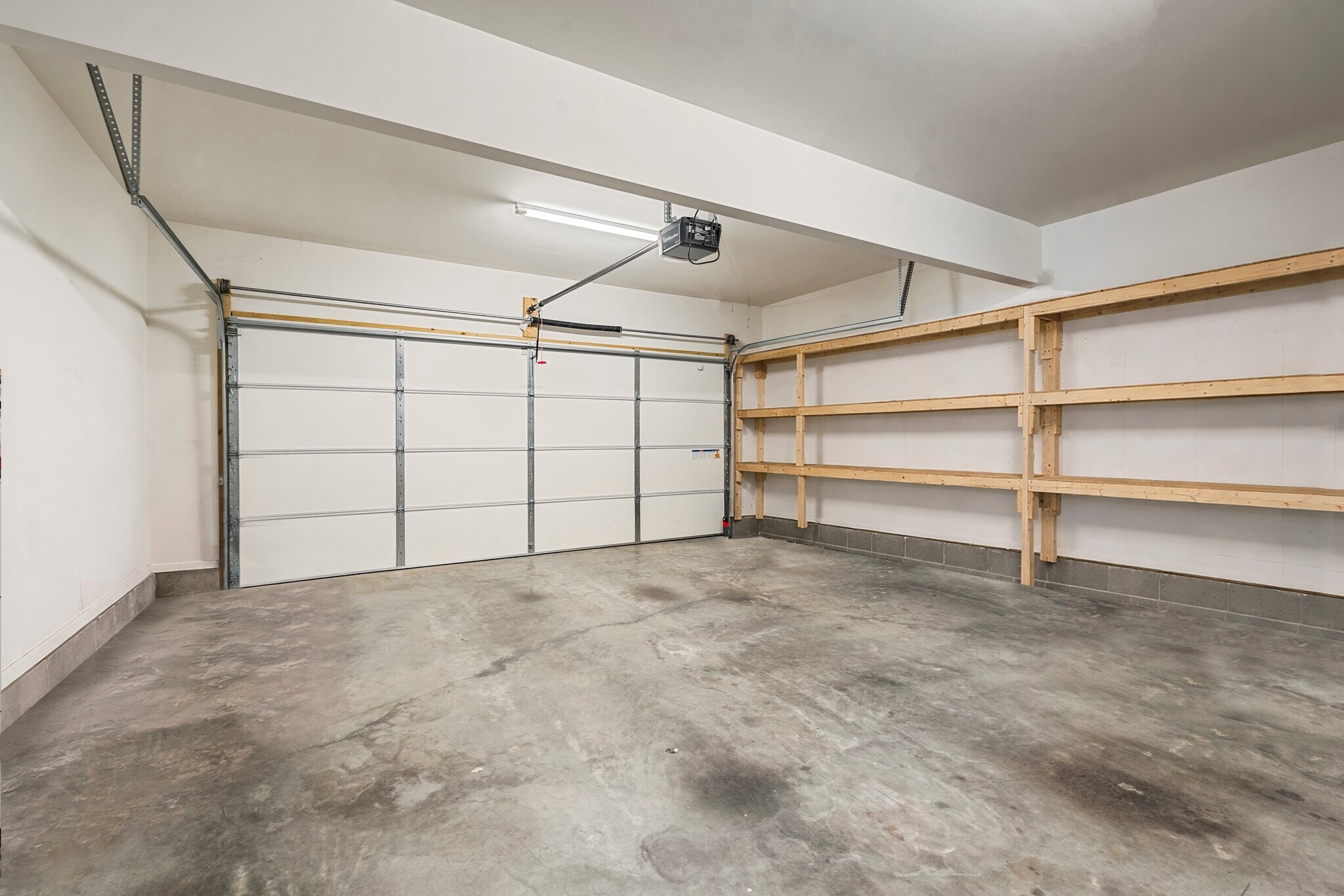 Building Photo - 705 Ellie Dr