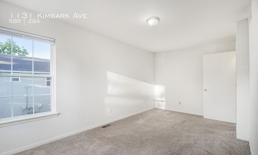 Building Photo - 1131 Kimbark Ave