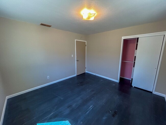 Building Photo - 6762 Riverside Dr