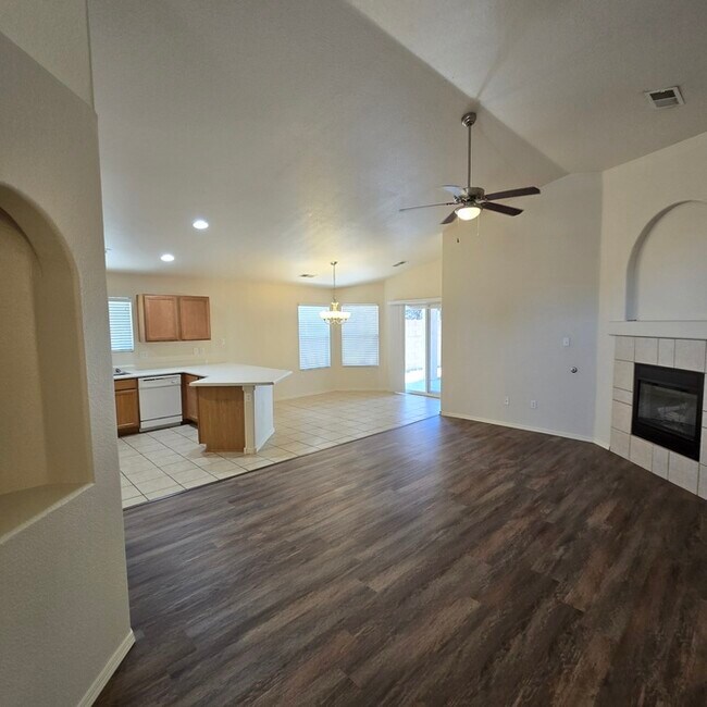 Building Photo - 669 Sunny Meadows Dr