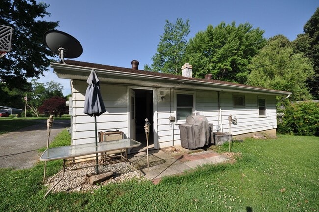 Building Photo - Cozy Calvert City Home