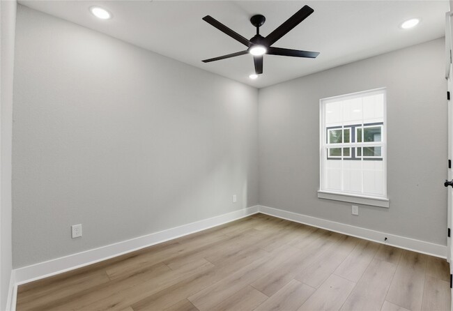 Building Photo - 4610 Providence St