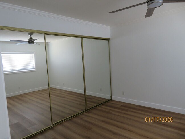 Building Photo - Clean well-maintained upstairs Condo, Gated Community