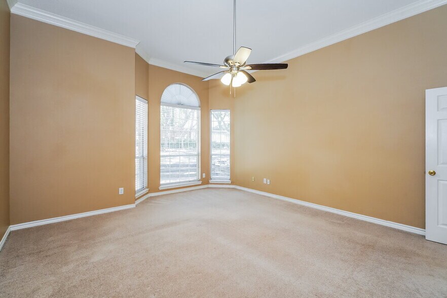Building Photo - 2680 Hillside Dr