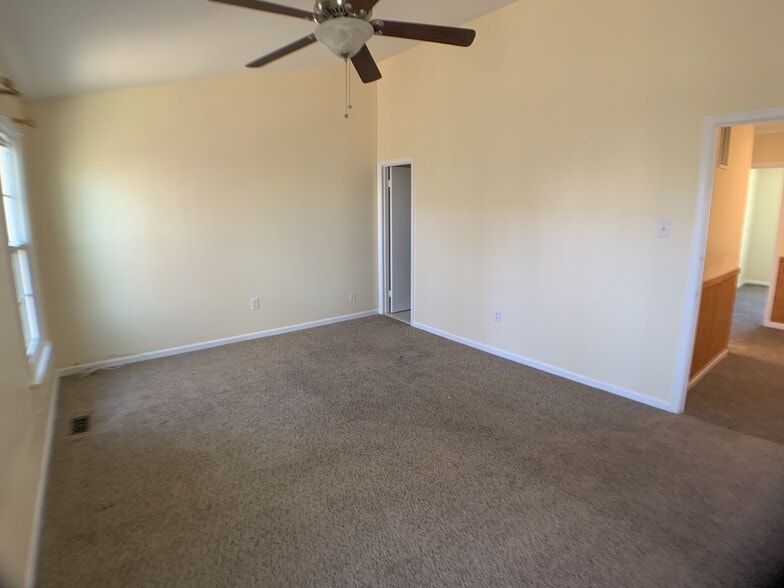 Building Photo - 14233 Oakpointe Dr