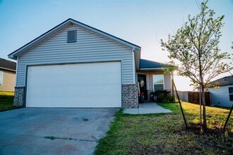 Building Photo - 1103 Stallion Dr