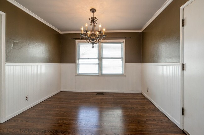 Building Photo - 3 Bedroom 1 Bath in Tulsa