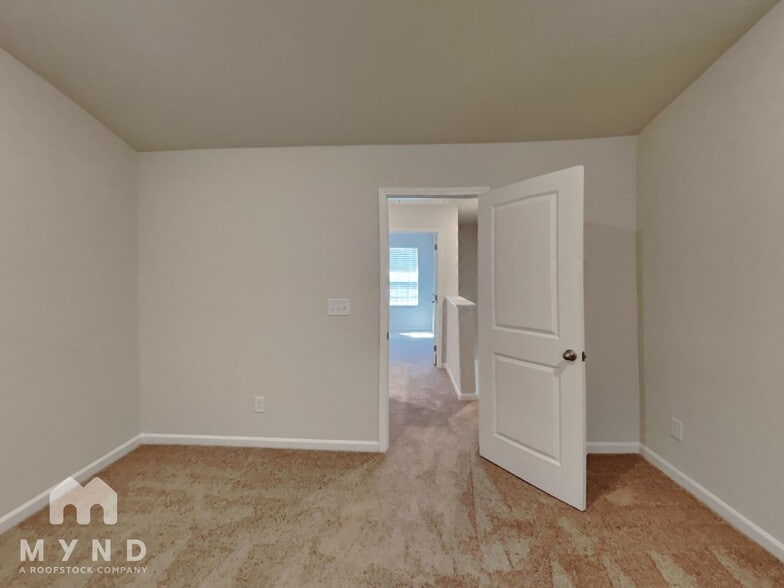 Building Photo - 326 Royal Mdw Dr